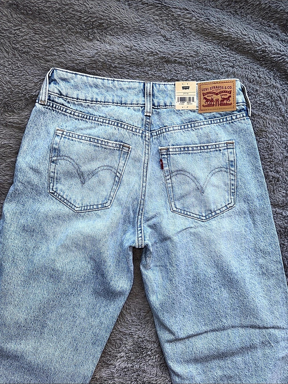 Levi's 501 Straight Leg Jeans in Blue Waist 27x32 NWT - Picture 3 of 3